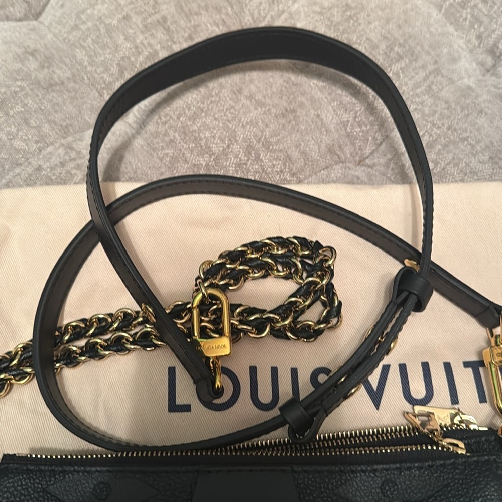 Louis Vuitton Pouchette - Picture 16 of 16